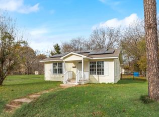 1104 S 4th St, Bonham, TX 75418