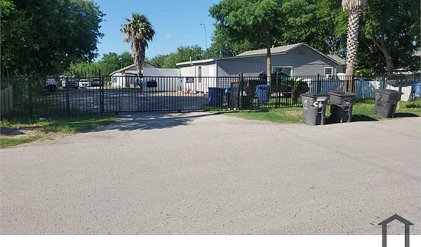 2 bed, $1,150 — Photo 2