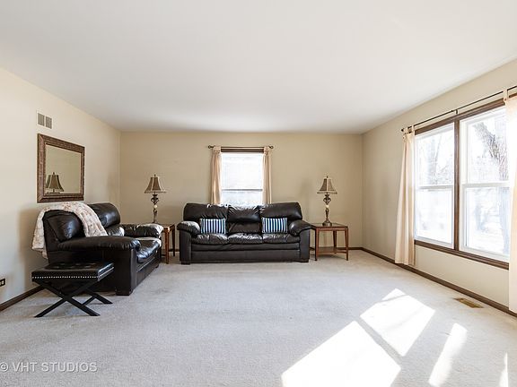 3rd image of 1100 Robinhood Dr