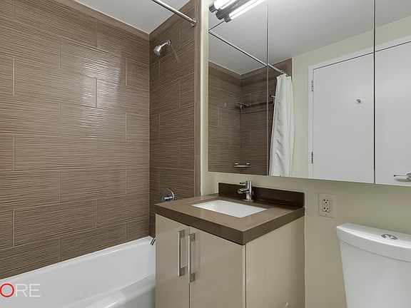 5th image of 450 W 42nd St #Twenty9j