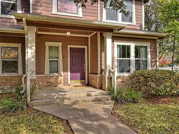 2nd image of 921 Truman Ln