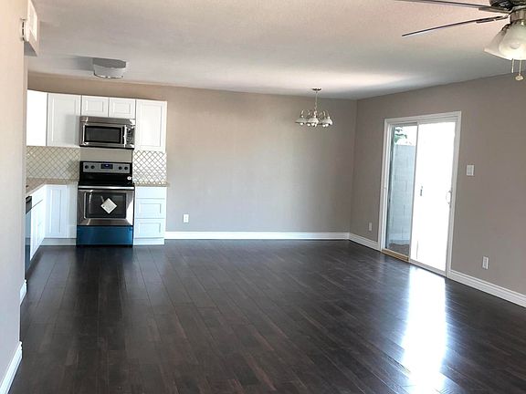 4th image of 4708 E La Salle St