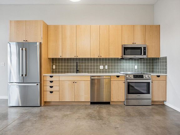 3rd image of 2124 E 6th St Unit 402