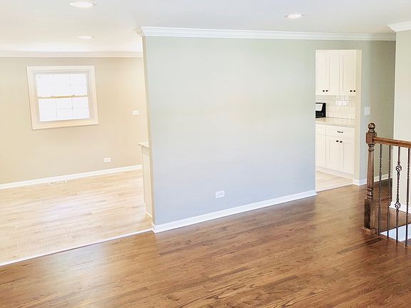 3rd image of 1031 S Braintree Dr
