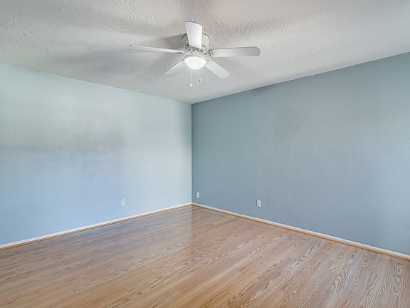 4th image of 2401 W Voltaire Ave