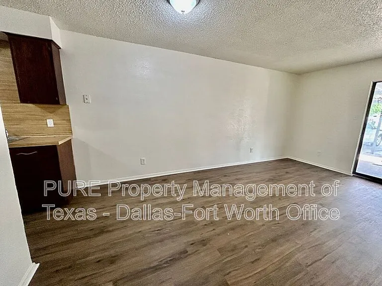 1126 Highbush Dr — Photo 8