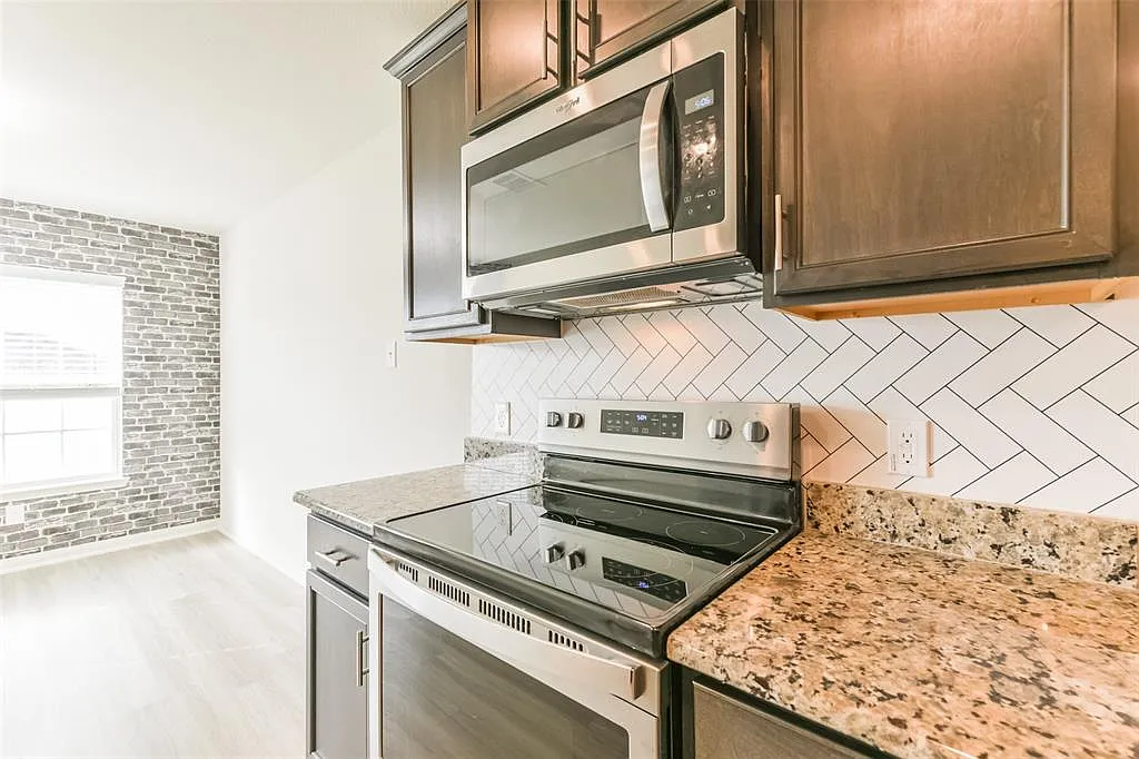 3 bed, 1862 sqft, $2,399 — Photo 3