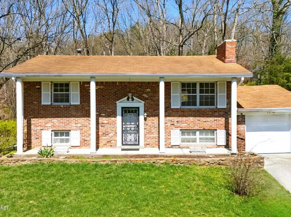 8221 Saint Anthony Church Rd, Louisville, KY 40214