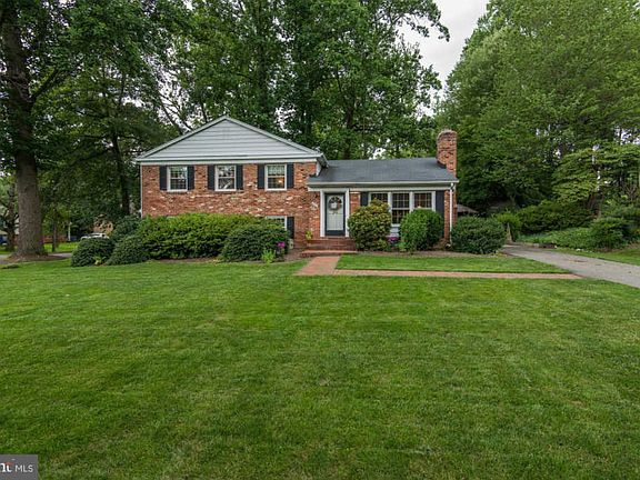 2nd image of 2420 Lancaster Ct