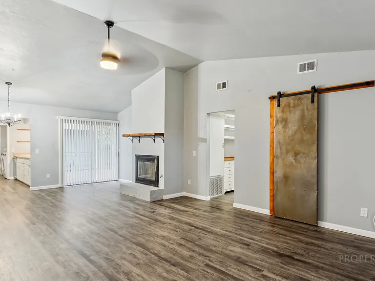 2721 Indian Creek Blvd — Photo 5