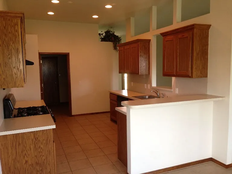 1608 Jordan Dr — Photo 5