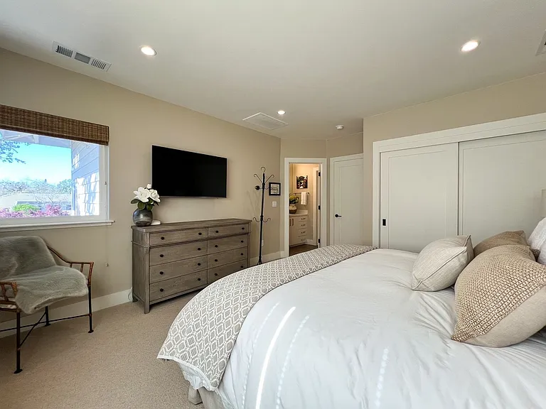 945 Augusta Cir — Photo 26