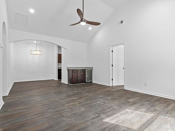 4th image of 1721 Denny Rd