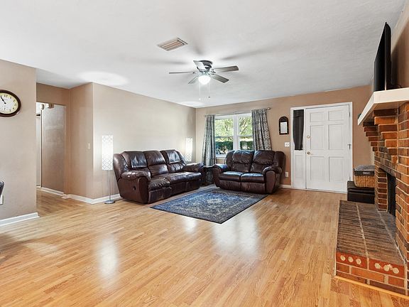 5th image of 3221 Baldwin Dr W