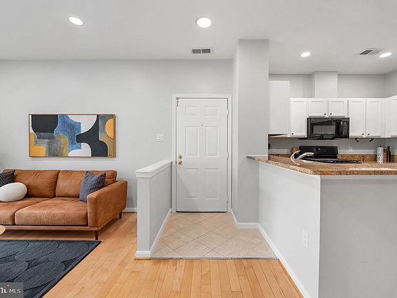 5th image of 4137 Fountainside Ln Unit B202