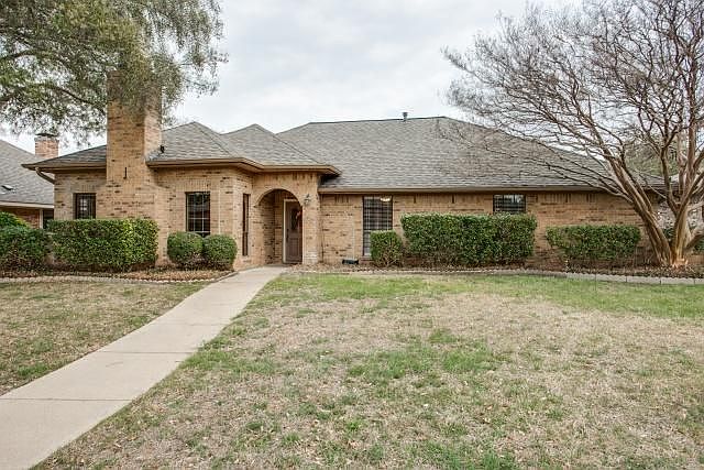 1st image of 2108 Oakwood Dr