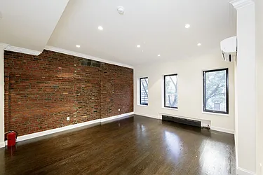 244 East 78th Street in Lenox Hill