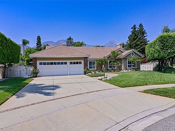 3rd image of 479 Canterbury Ct