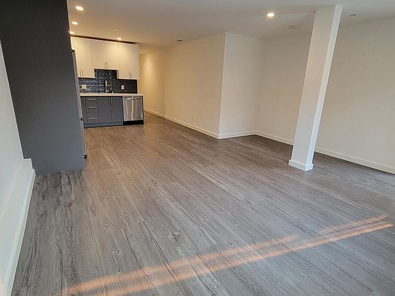 4th image of 571 Linden St