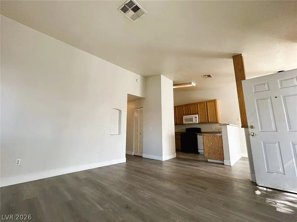 3 bed, 2.0 bath, 1181 sqft, $1,250 — Photo 3