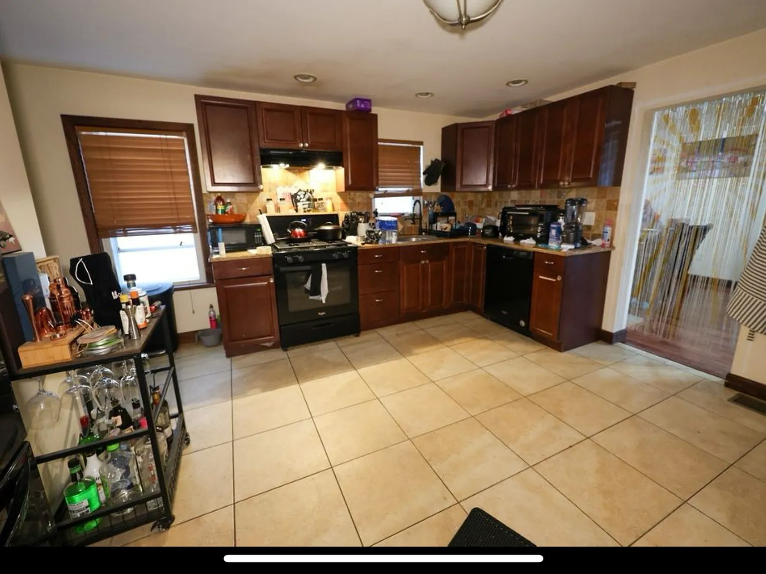 2 bed, 950 sqft, $2,650 — Photo 3