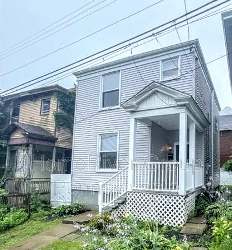 2 bed, 1.0 bath, 1041 sqft, $1,375 — Photo 1