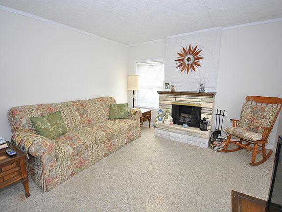 3rd image of 570 Kenmore Dr