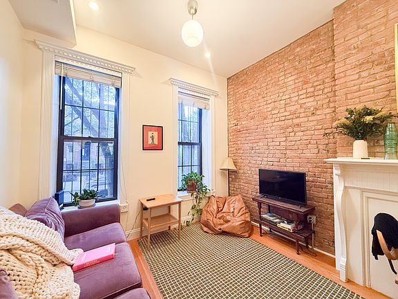 5th image of 286 Macon St #2