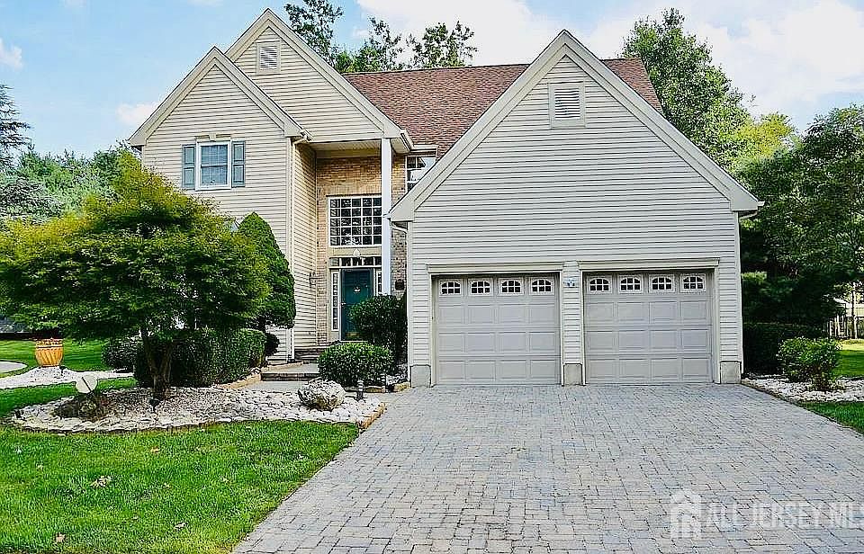 1st image of 30 Larkspur Dr