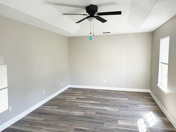 5th image of 809 Tisbury Ln