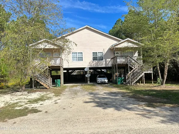 6118/6122 W Oktibbeha St, Bay Saint Louis, MS 39520