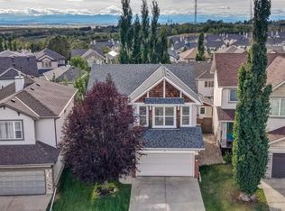 27 SW Rockyspring Gate NW, Calgary, AB T3G5Z7