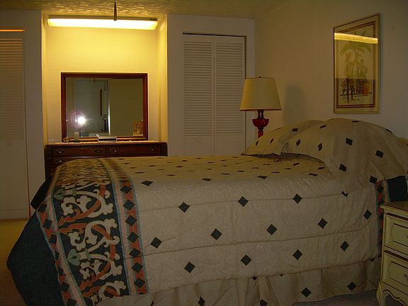 Master bedroow /bath