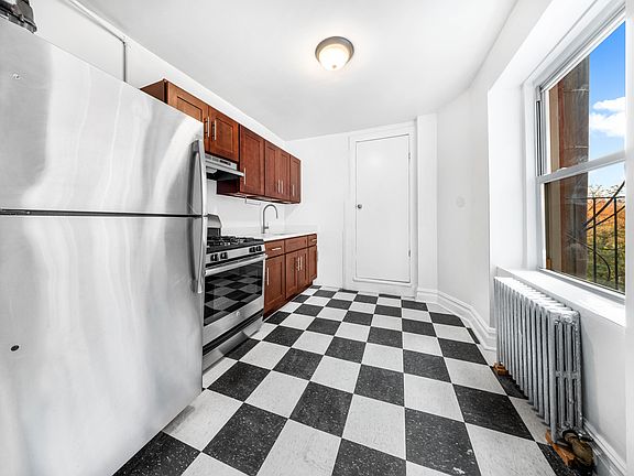 4th image of 180 Franklin St #B16