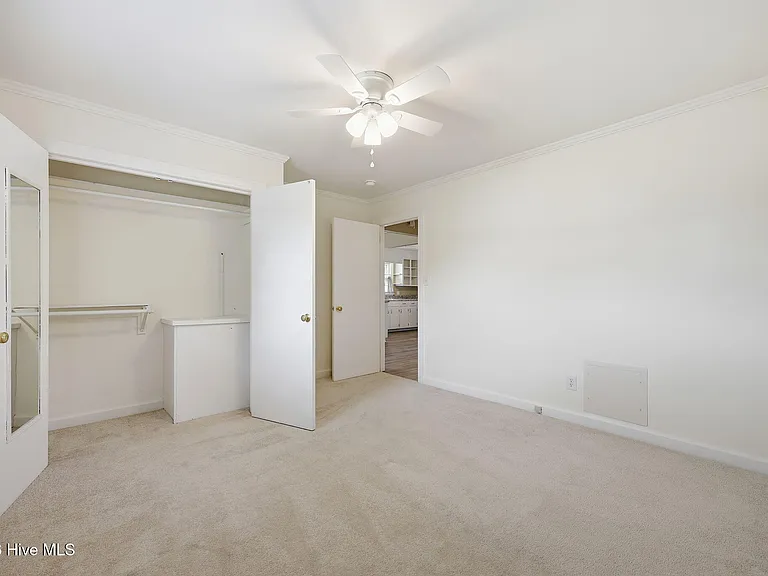 574 Simpson St — Photo 13