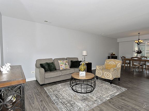 3rd image of 1242 Regent Dr