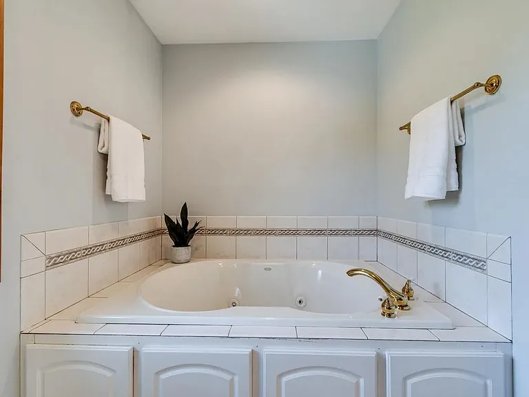 1245 Saint Patrick Way — Photo 36