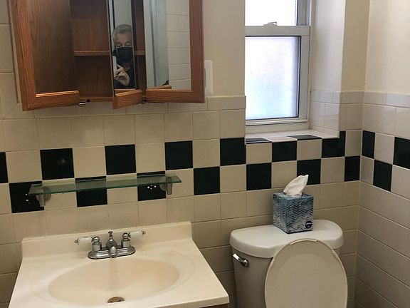 4th image of 1868 E 52nd St #1