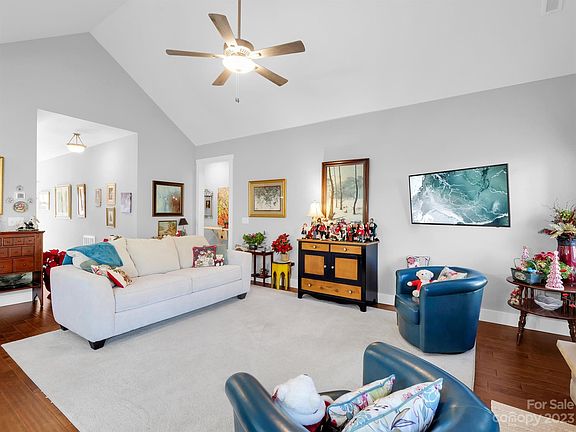 4th image of 72 Leyland Cir