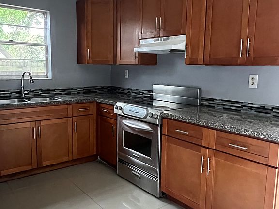 3rd image of 147 NE 168th St