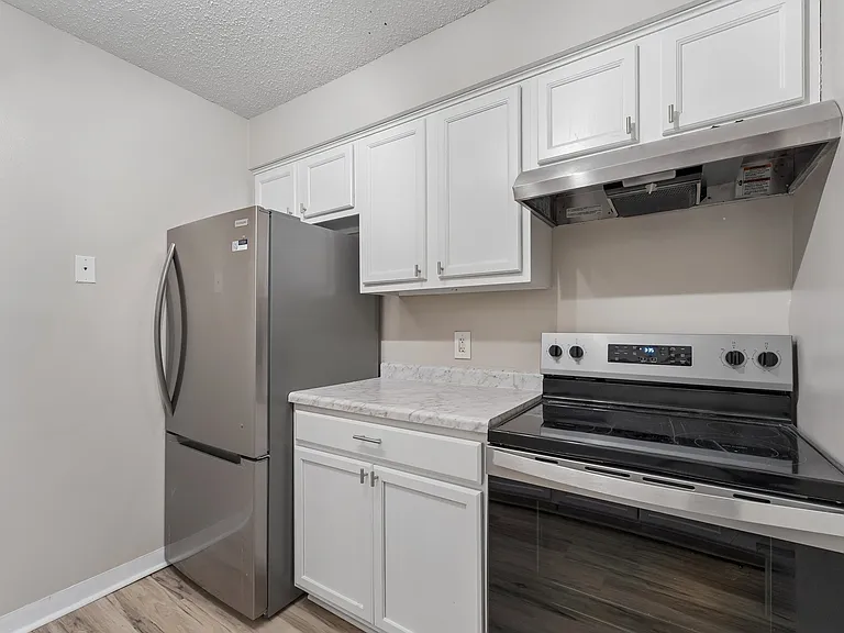 Grover Square Apartments — Photo 4