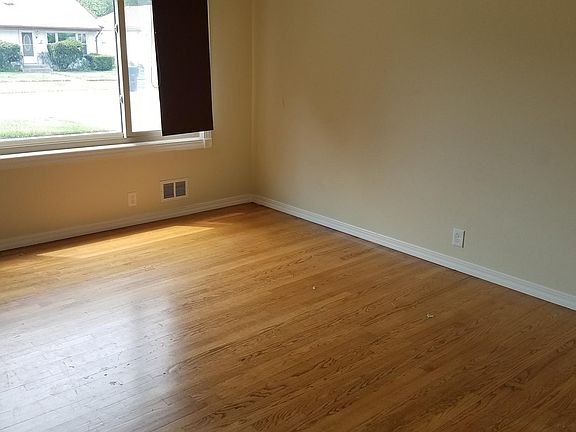 3rd image of 8717 S Sproat Ave