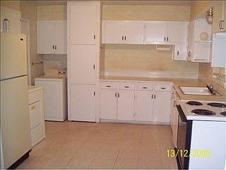 2nd image of 505 Sharon St