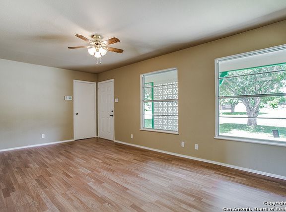 4th image of 738 Prestwick Blvd