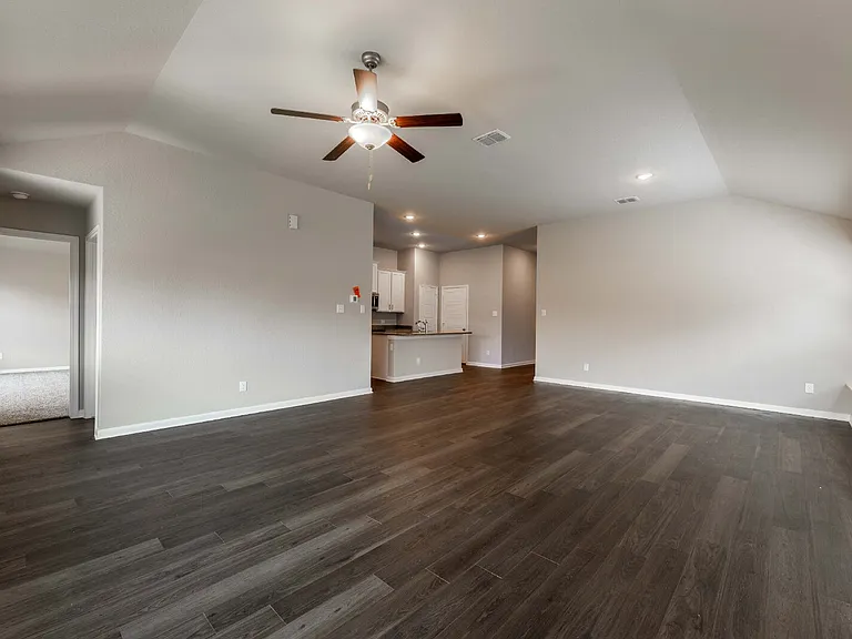 1120 Eagle Xing — Photo 4