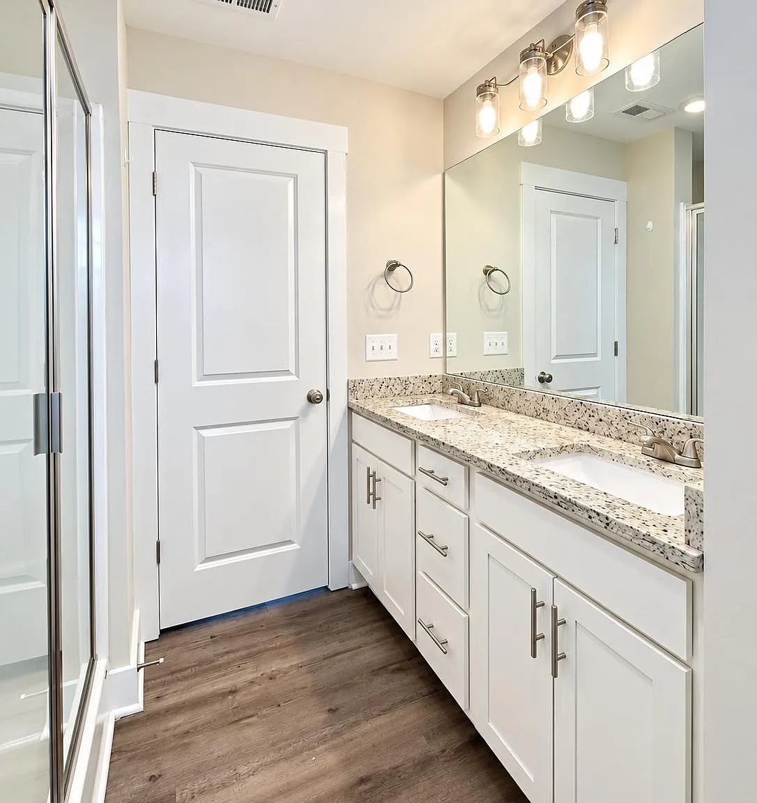 4 bed, 2.5 bath, 2100 sqft, $1,412 — Photo 4