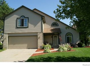 2619 Wenona Dr, Wixom, MI 48393