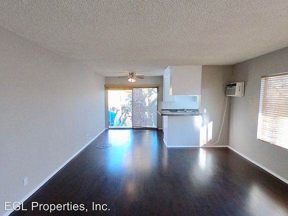 3rd image of 823 N Hudson Ave APT 04