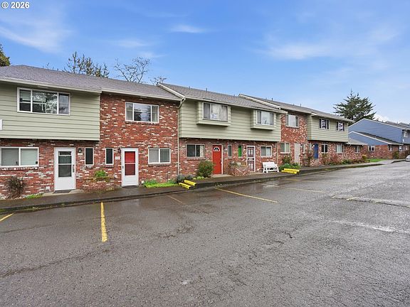 5th image of 1308 NE Hogan Dr