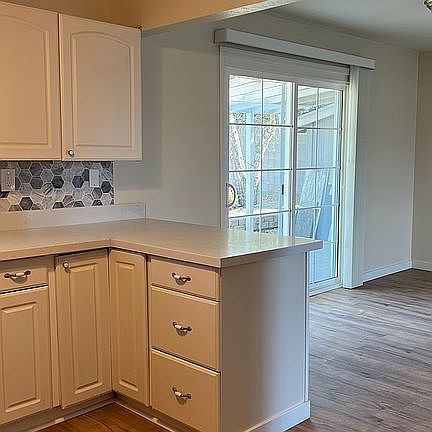 5th image of 520 E El Camino Dr